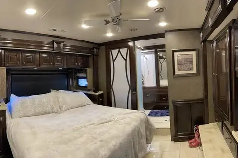John's Thor Motor Coach Tucsany 44MT Class A