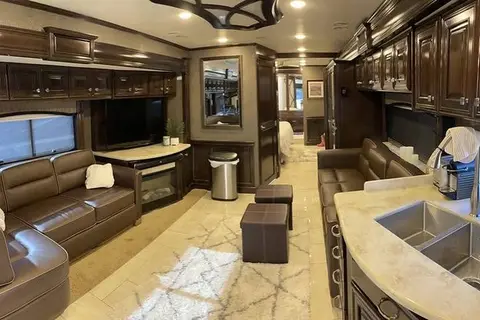 John's Thor Motor Coach Tucsany 44MT Class A