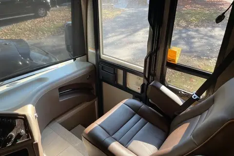 John's Thor Motor Coach Tucsany 44MT Class A