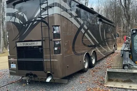 John's Thor Motor Coach Tucsany 44MT Class A
