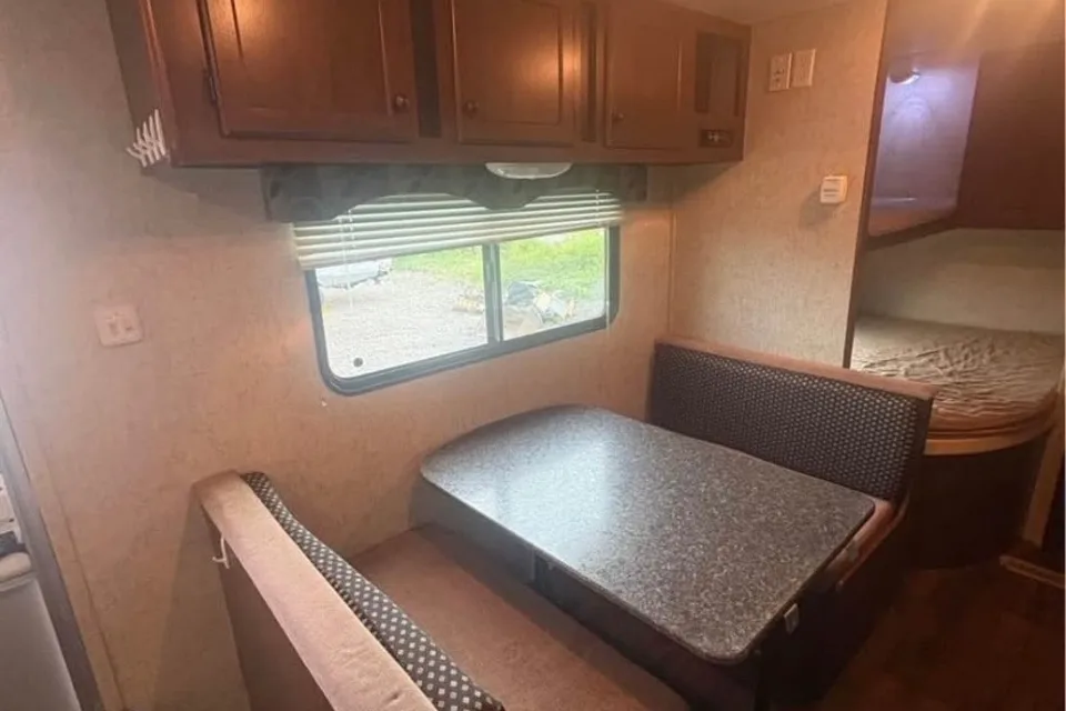 Kawartha RV Rentals Pioneer 25BH Travel Trailer