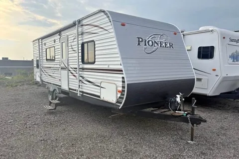 Kawartha RV Rentals Pioneer 25BH Travel Trailer