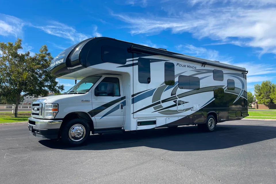RV's Thor Motor Coach 31E Class C Luxury Motorhome w/ Bunk Bed by RV Phoenix LLC Class C