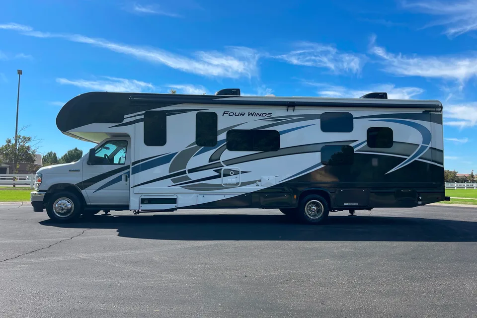 RV's Thor Motor Coach 31E Class C Luxury Motorhome w/ Bunk Bed by RV Phoenix LLC Class C
