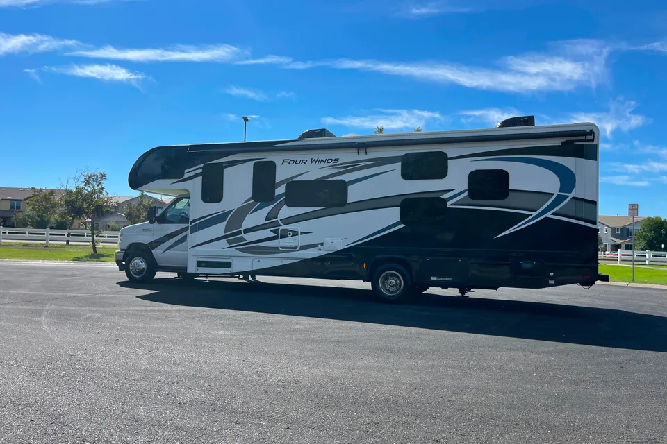 RV's Thor Motor Coach 31E Class C Luxury Motorhome w/ Bunk Bed by RV Phoenix LLC Class C