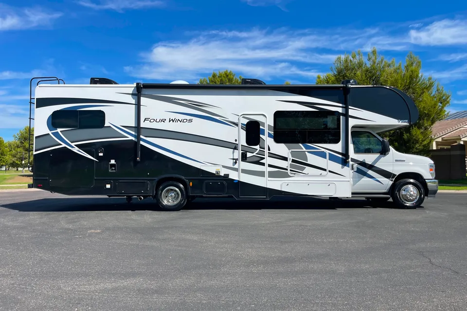 RV's Thor Motor Coach 31E Class C Luxury Motorhome w/ Bunk Bed by RV Phoenix LLC Class C