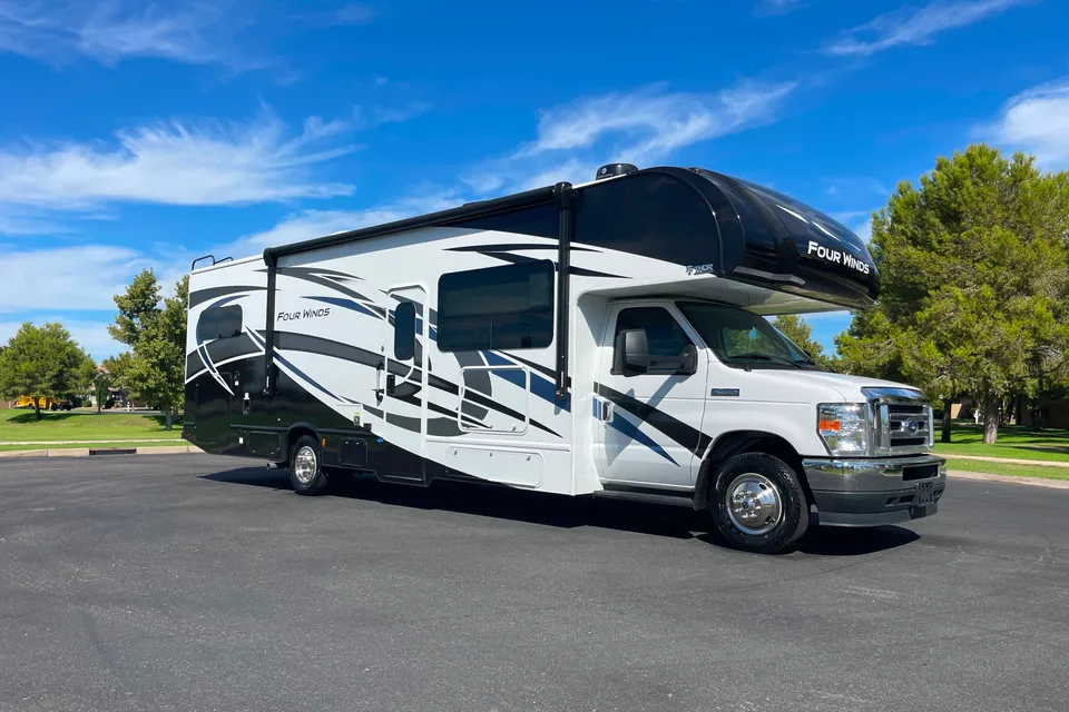 RV's Thor Motor Coach 31E Class C Luxury Motorhome w/ Bunk Bed by RV Phoenix LLC Class C