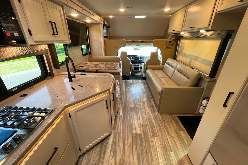 RV's Thor Motor Coach 31E Class C Luxury Motorhome w/ Bunk Bed by RV Phoenix LLC Class C