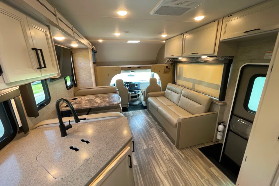RV's Thor Motor Coach 31E Class C Luxury Motorhome w/ Bunk Bed by RV Phoenix LLC Class C