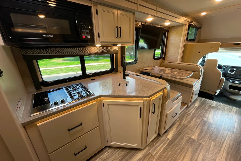 RV's Thor Motor Coach 31E Class C Luxury Motorhome w/ Bunk Bed by RV Phoenix LLC Class C