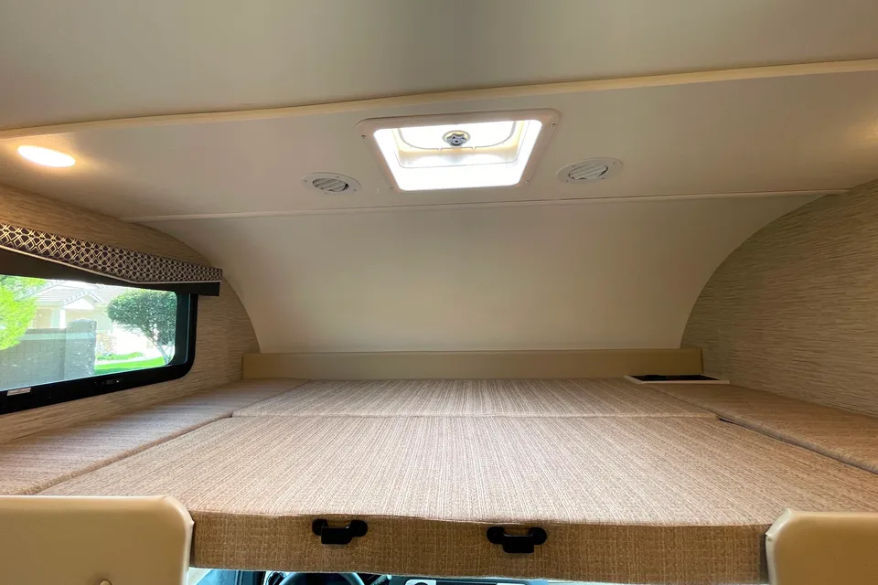 RV's Thor Motor Coach 31E Class C Luxury Motorhome w/ Bunk Bed by RV Phoenix LLC Class C