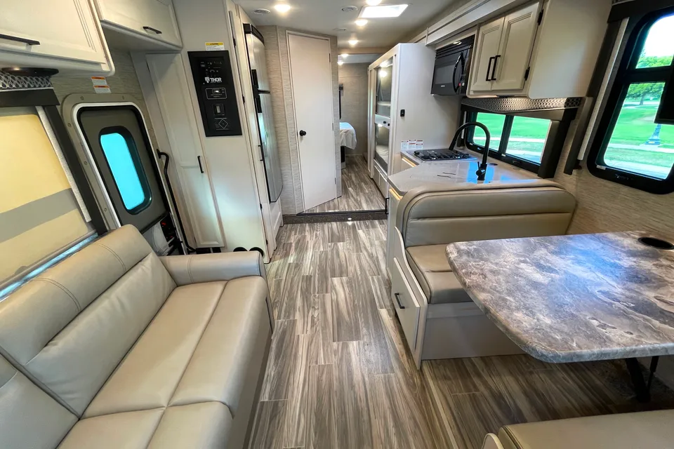 RV's Thor Motor Coach 31E Class C Luxury Motorhome w/ Bunk Bed by RV Phoenix LLC Class C