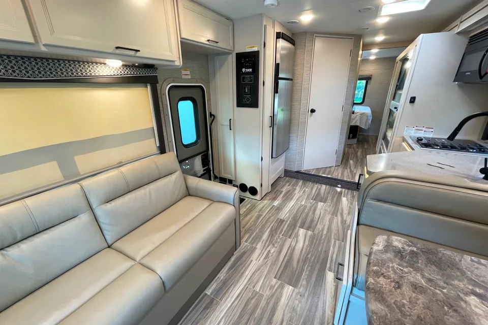 RV's Thor Motor Coach 31E Class C Luxury Motorhome w/ Bunk Bed by RV Phoenix LLC Class C