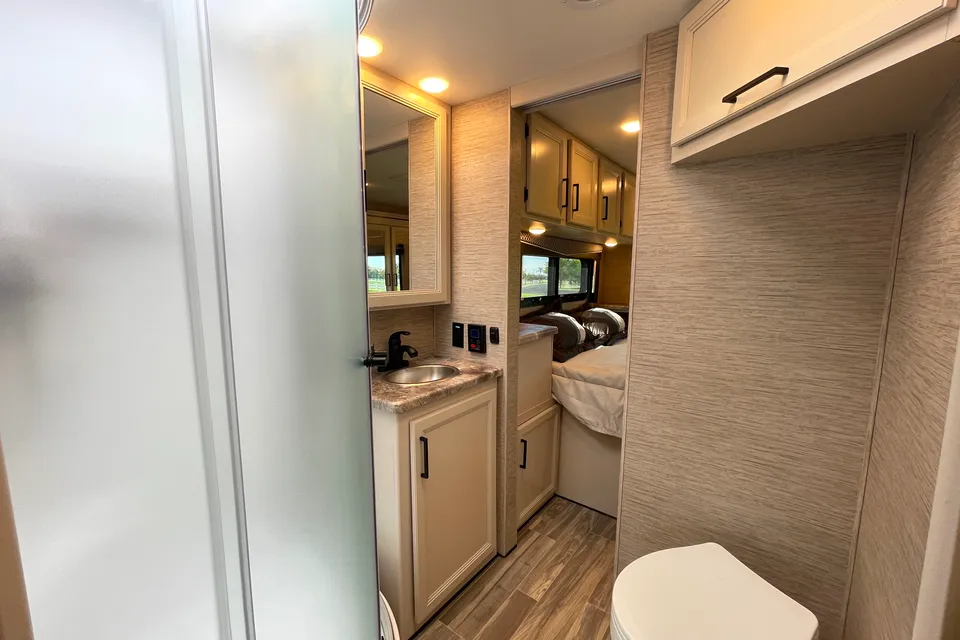 RV's Thor Motor Coach 31E Class C Luxury Motorhome w/ Bunk Bed by RV Phoenix LLC Class C