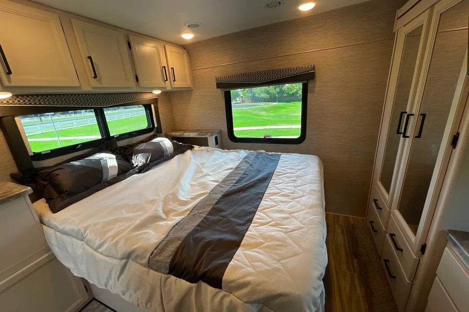 RV's Thor Motor Coach 31E Class C Luxury Motorhome w/ Bunk Bed by RV Phoenix LLC Class C