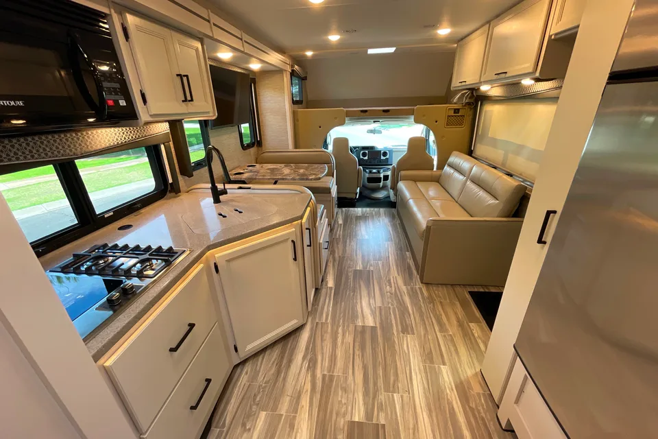 RV's Thor Motor Coach 31E Class C Luxury Motorhome w/ Bunk Bed by RV Phoenix LLC Class C
