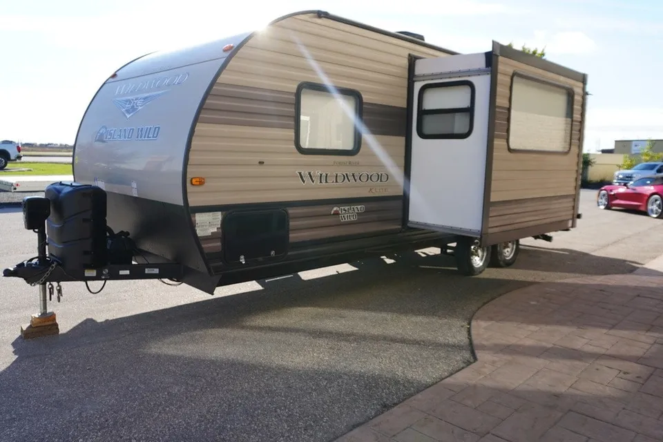 Daniel's Keystone Wildwood 243BHXL Travel Trailer
