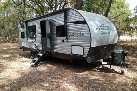 Gloria's east to west Silver Lake Travel Trailer