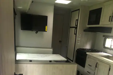 Gloria's east to west Silver Lake Travel Trailer