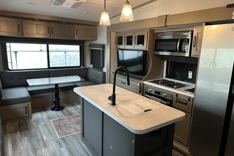 Grand Design 324MBS Fifth Wheel 38 Feet