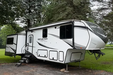 Grand Design 324MBS Fifth Wheel 38 Feet