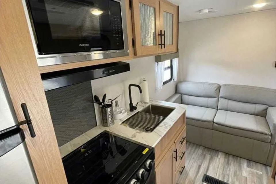 Jesse's Prime Time Avenger Travel Trailer