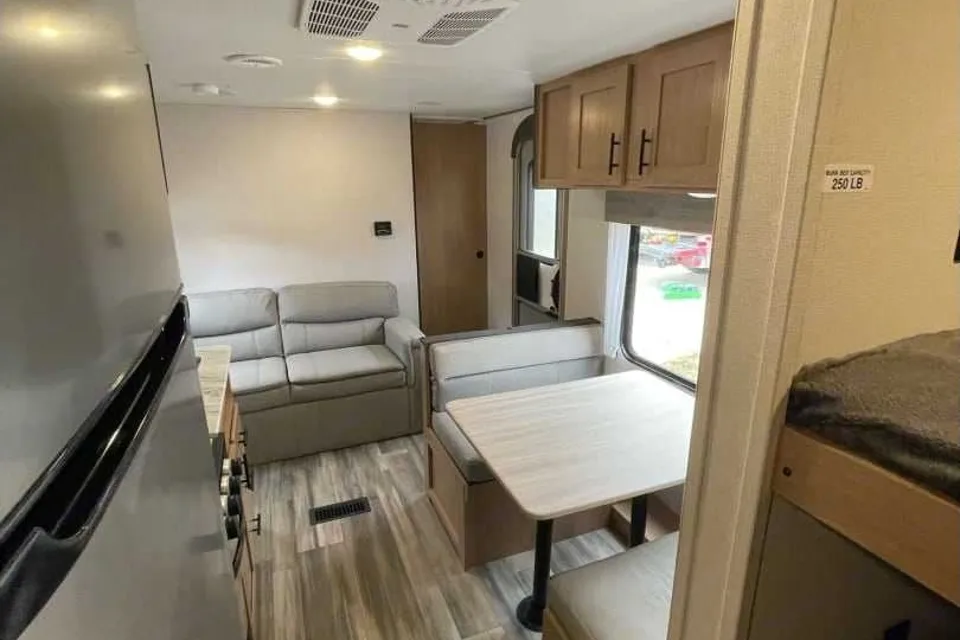 Jesse's Prime Time Avenger Travel Trailer