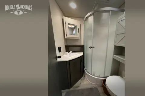 SPORTSMEN DESTINATION w/ Private King Master, Bunks & Residential Fridge!