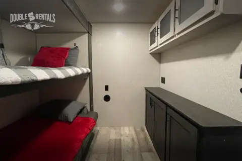 SPORTSMEN DESTINATION w/ Private King Master, Bunks & Residential Fridge!