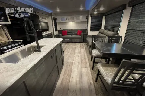 SPORTSMEN DESTINATION w/ Private King Master, Bunks & Residential Fridge!