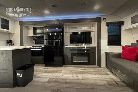 SPORTSMEN DESTINATION w/ Private King Master, Bunks & Residential Fridge!