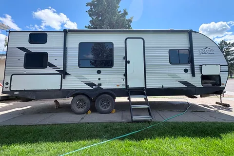 Eevee's East to West Della terra 250bh Travel Trailer