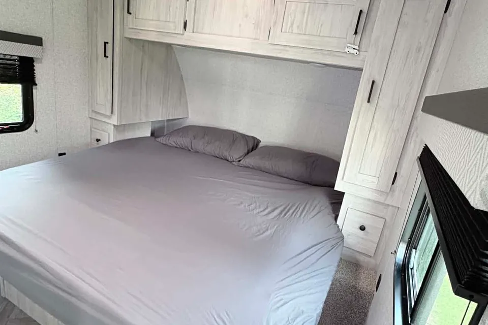 Eevee's East to West Della terra 250bh Travel Trailer
