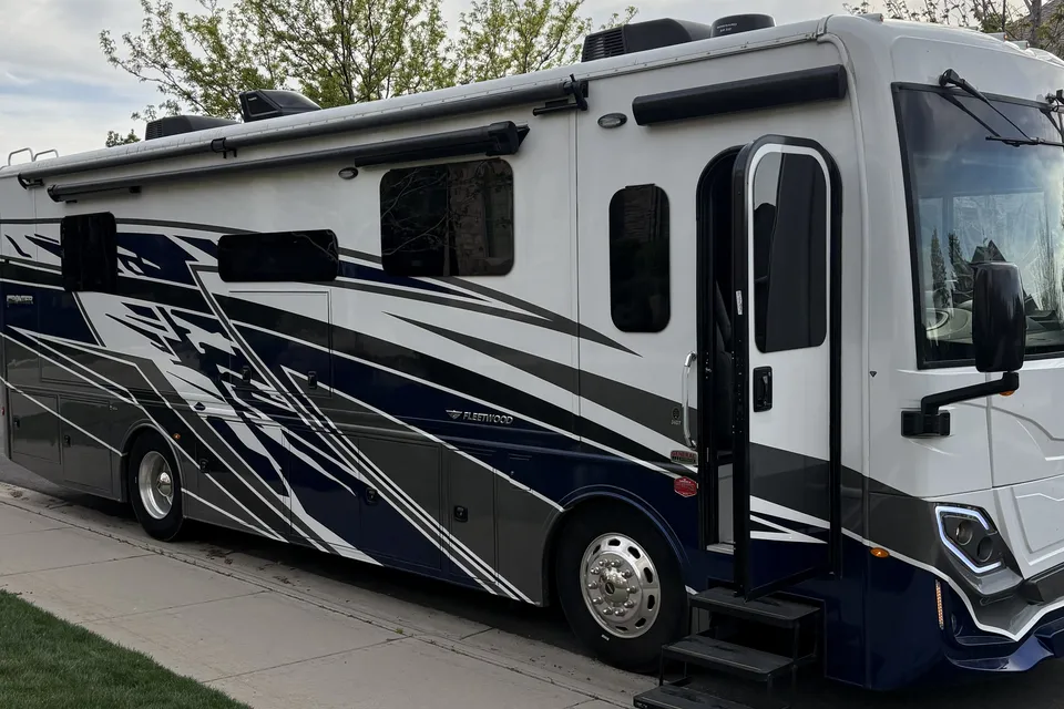 Zach's Fleetwood Frontier 34 GT Class A