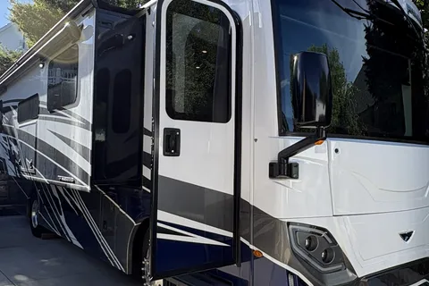 Zach's Fleetwood Frontier 34 GT Class A
