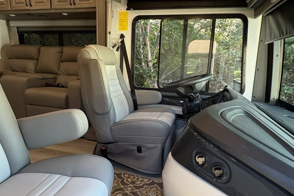 Zach's Fleetwood Frontier 34 GT Class A