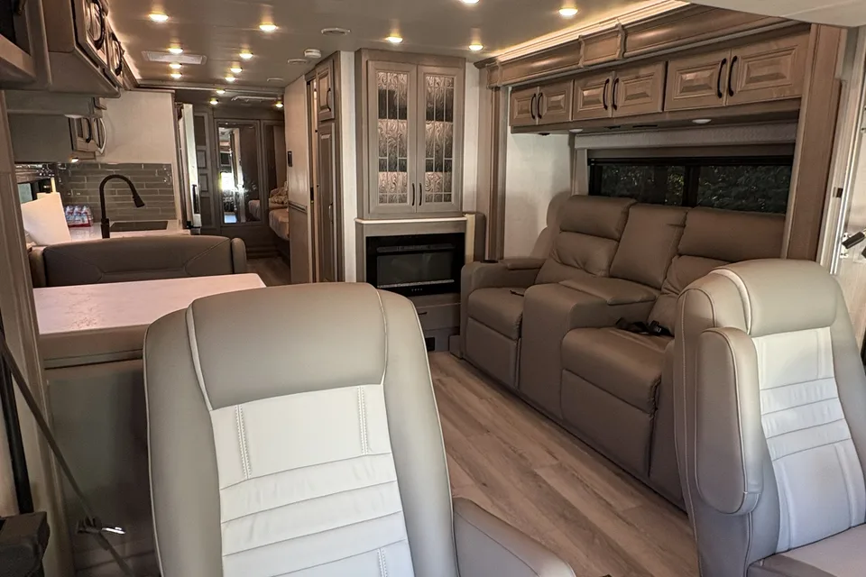 Zach's Fleetwood Frontier 34 GT Class A
