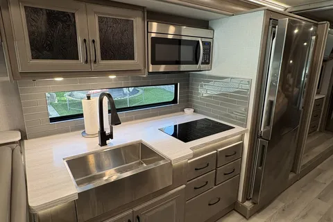Zach's Fleetwood Frontier 34 GT Class A