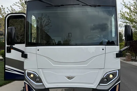 Zach's Fleetwood Frontier 34 GT Class A