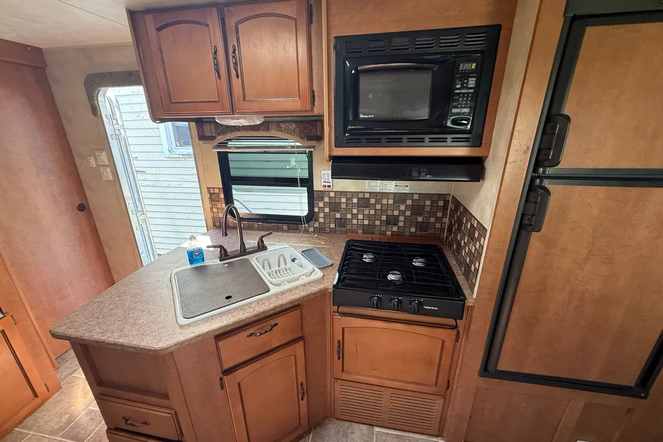 PJ Enterprize Palomino Puma Travel Trailer