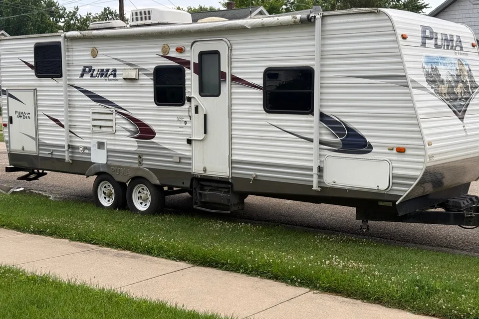 PJ Enterprize Palomino Puma Travel Trailer