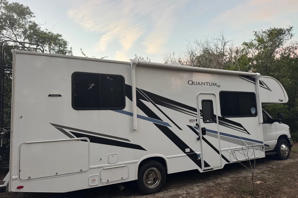 We Deliver | Family Adventure RV | 2025 Thor Quantum SE | Starlink | Sleeps 5