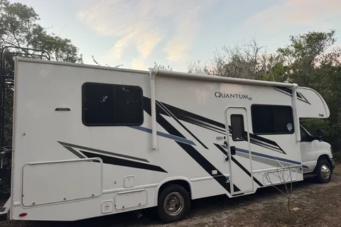 We Deliver | Family Adventure RV | 2025 Thor Quantum SE | Starlink | Sleeps 5