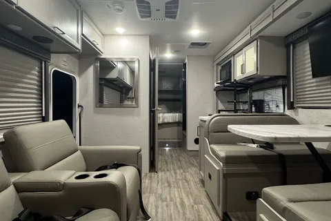 We Deliver | Family Adventure RV | 2025 Thor Quantum SE | Starlink | Sleeps 5