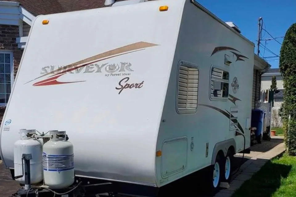 Alexander's & Marie-Claire’s Forest River Surveyor SV306 Travel Trailer