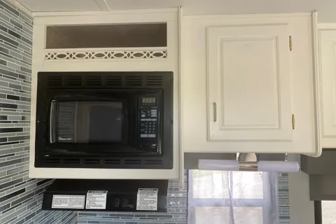 Cozy Updated 29’ Motorhome | 2 Queen Beds | Recliners | Cabin Vibes on Wheels