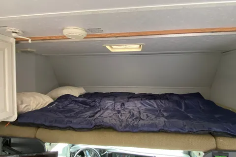 Cozy Updated 29’ Motorhome | 2 Queen Beds | Recliners | Cabin Vibes on Wheels