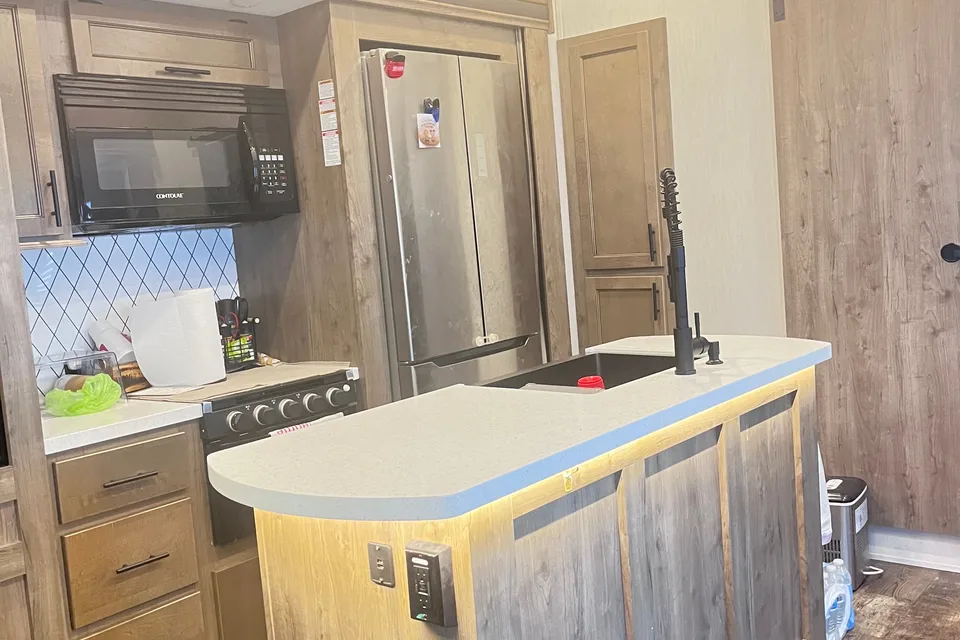 Johnson’s Forest River Saber 38DBQ 5th Wheel