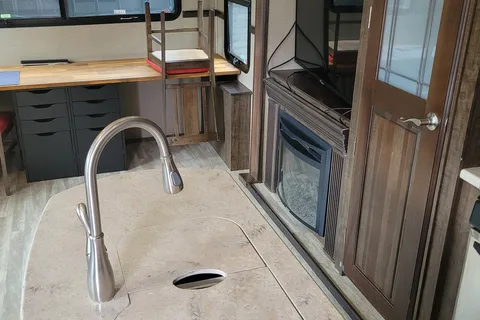 Ally's RV Grand Design Solitude5W