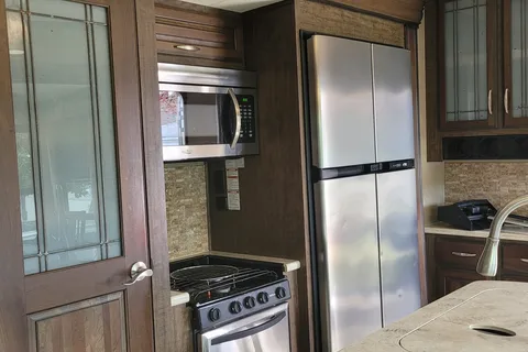 Ally's RV Grand Design Solitude5W